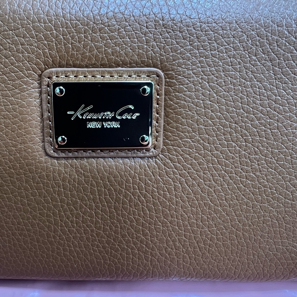 KENNETH COLE Never Used Tan Pebbled Genuine Leather Zip Around Wallet - Picture 2 of 7